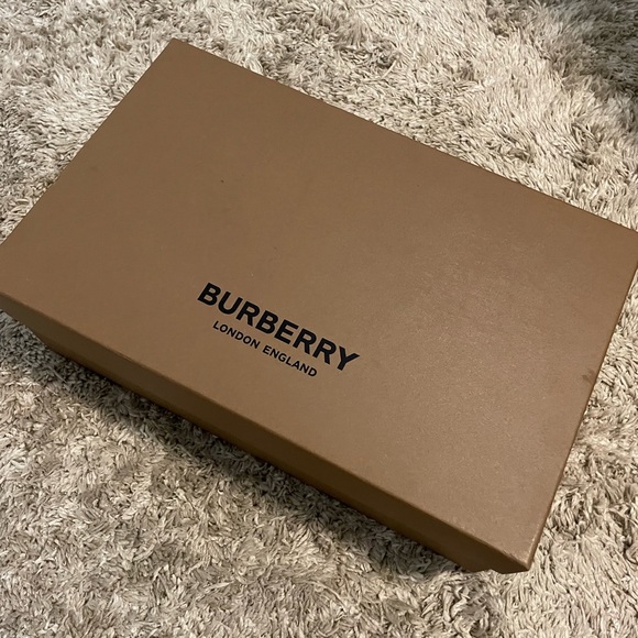 Burberry Logo Striped Sandals - Picture 11 of 11